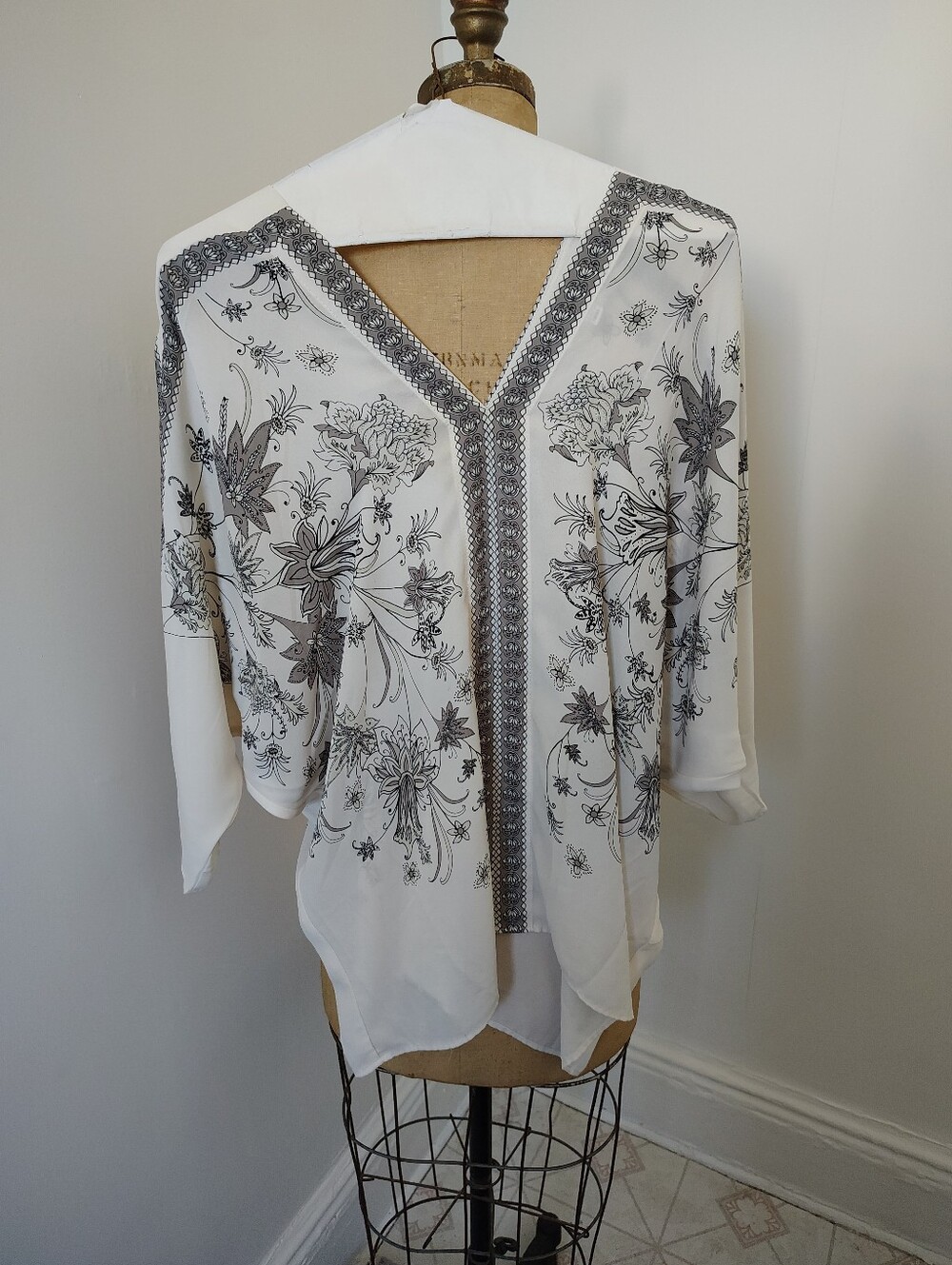 Rose & Olive White V-Neck Floral Tunic with Gray Print